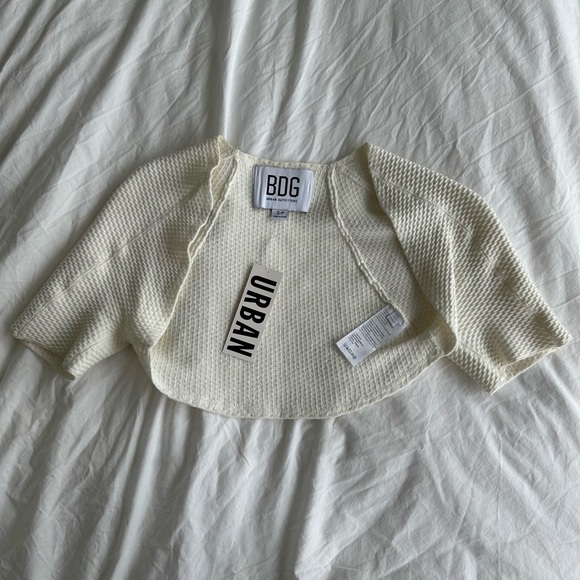White Short Sleeved Crop Cover - Picture 1 of 1